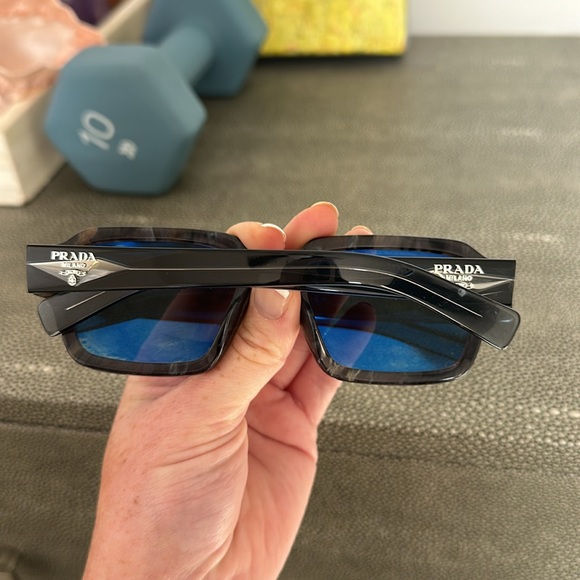 Prada sunglasses perfect condition no trades - Picture 3 of 4